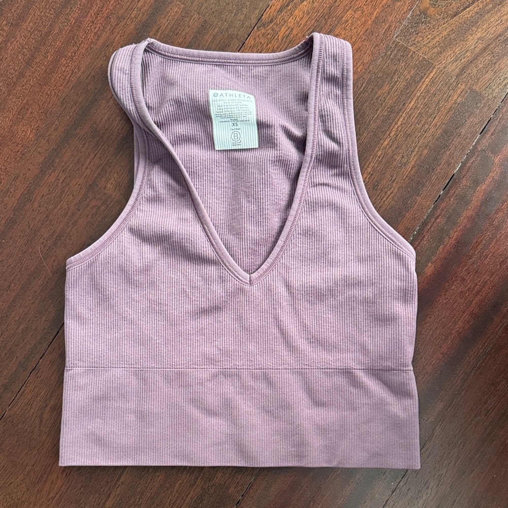 Athleta V-Neck Aurora Seamless Ribbed Cropped Tank in Dusty Purple